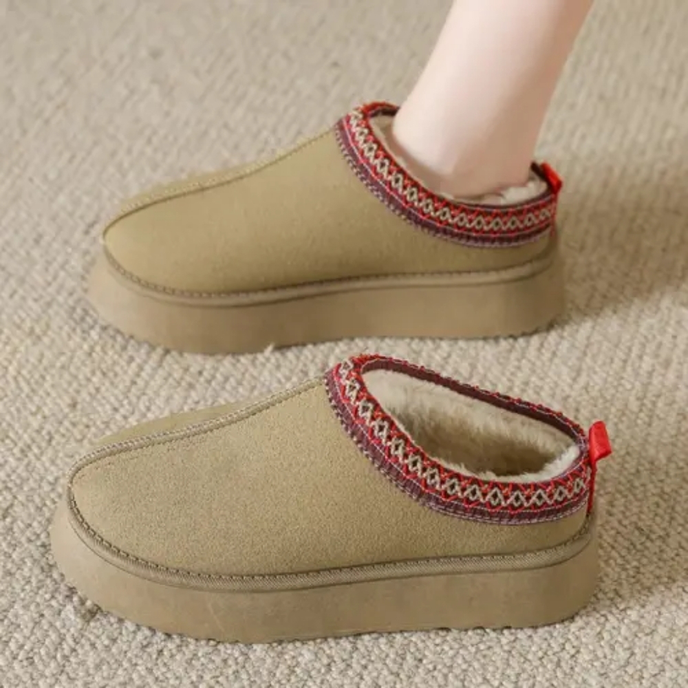 Faux fur center slippers